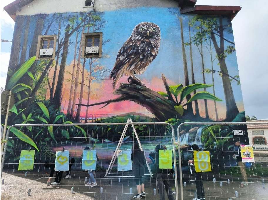la fresque devient scène de spectacle