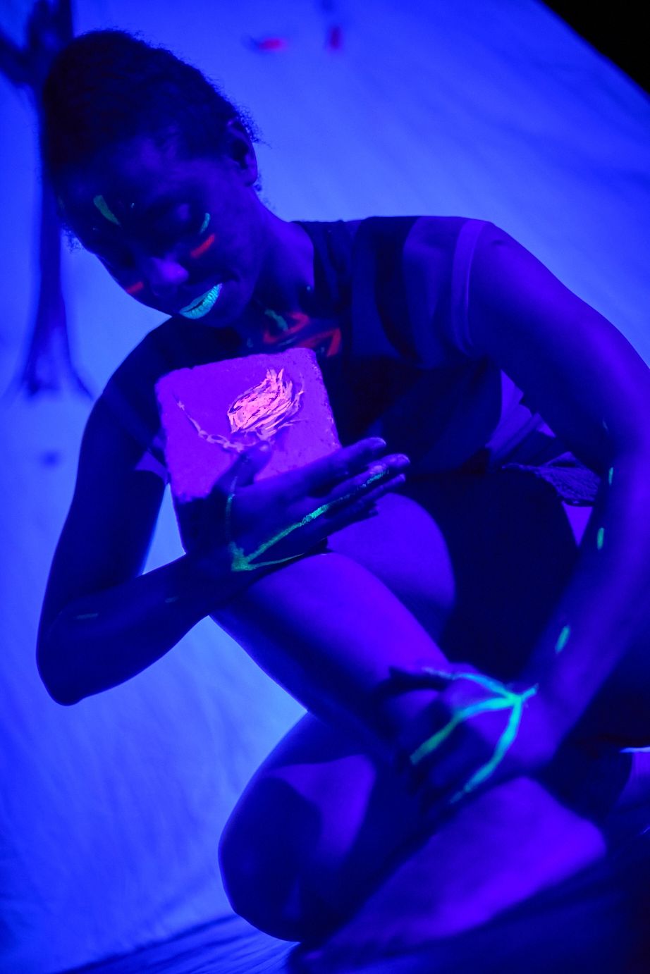 la lumière noire sur le spectacle